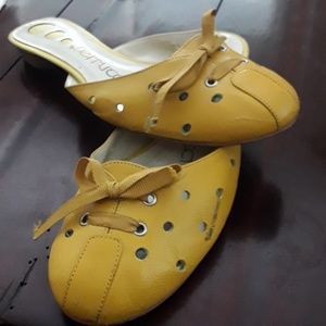 Vintage ferrucci mustard yellow slip ons